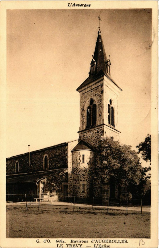 Carte postale ancienne L'Auvergne Le Trevy L'Eglise