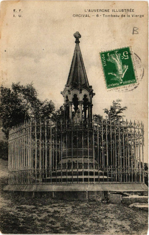 Carte postale ancienne L 'Auvergne Illustrée Orcival Tombeau de la Vierge à Orcival