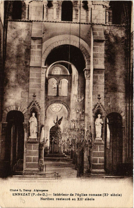 Carte postale ancienne Ennezat Interieur de l'Eglise romane à Ennezat