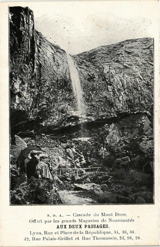 Carte postale ancienne Cascade du Mont-Dore. Pub d'Aux deux Passage à Mont-Dore
