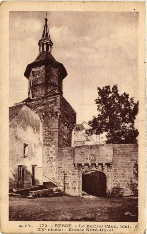 Carte postale ancienne Besse Le Beffroi
