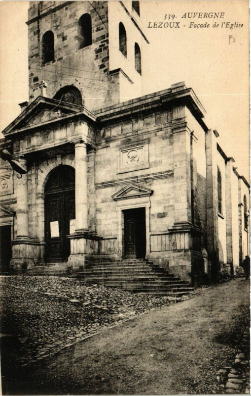 Carte postale ancienne Auvergne Lezoux Facade de l'Eglise à Lezoux