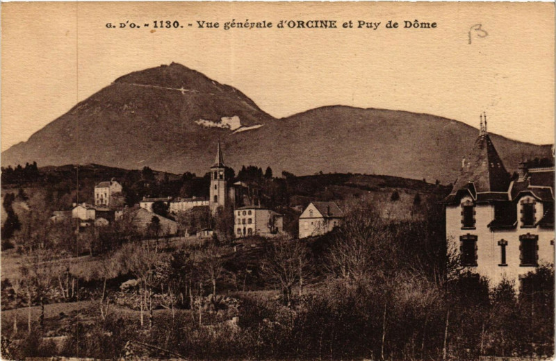 Carte postale ancienne Vue générale d'Orcines et Puy-de-Dome à Orcines