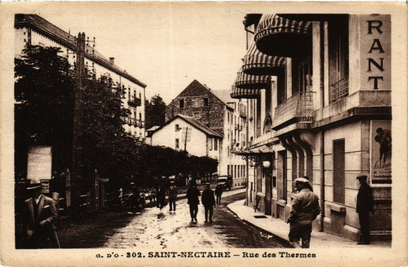 Carte postale ancienne Saint-Nectaire Rue des THERMes à Saint-Nectaire