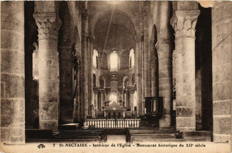 Carte postale ancienne Saint-Nectaire Interieur de l'Eglise - Monument Historique à Saint-Nectaire