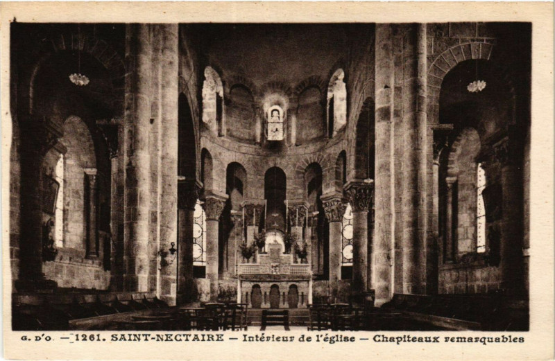 Carte postale ancienne Saint-Nectaire Interieur d el'Eglise - Chapiteaux remarquables à Saint-Nectaire