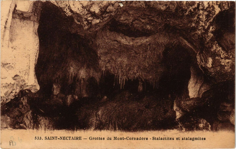 Carte postale ancienne Saint-Nectaire Grottes du Mont-Cornadore - Stalacites et stalagmites à Saint-Nectaire