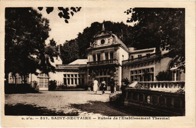 Carte postale ancienne Saint-Nectaire Entrée de l'Etabl. THERMal à Saint-Nectaire