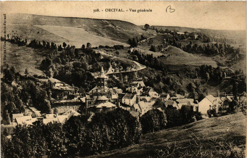 Carte postale ancienne Orcival vue générale à Orcival