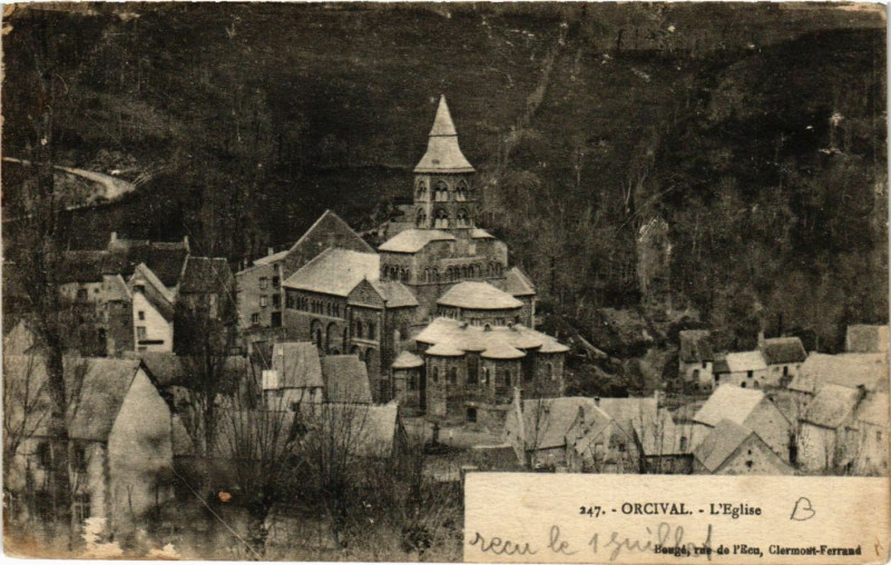 Carte postale ancienne Orcival L'Eglise à Orcival