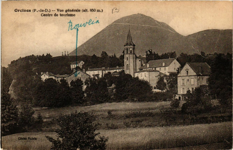 Carte postale ancienne Orcines vue générale. Centre de tourisme à Orcines