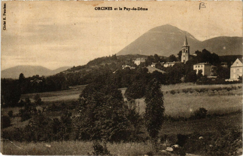 Carte postale ancienne Orcines et le Puy-de-Dome à Orcines
