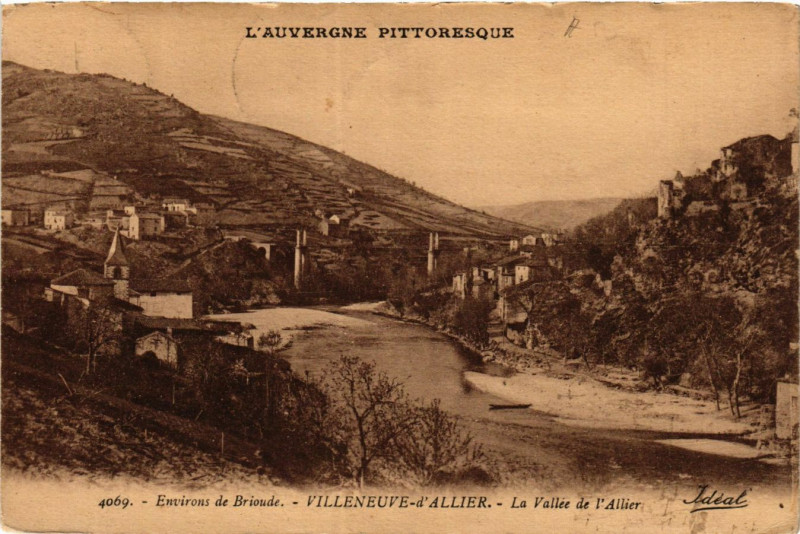 Carte postale ancienne L'Auvergne Pittoresque Villeneuve-d'Allier La Vallée d'Allier à Villeneuve