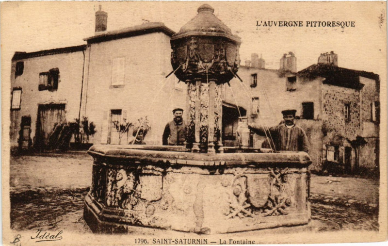 Carte postale ancienne L'Auvergne Pittoresque Saint-Saturnin La Fontaine à Saint-Saturnin
