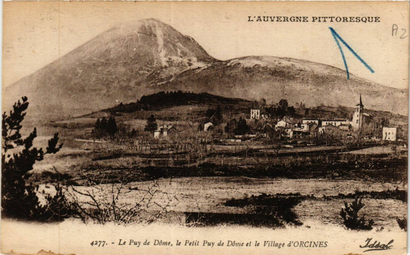Carte postale ancienne L'Auvergne Pittoresque Orcines Le Puy de Dme le Petit Puy à Orcines