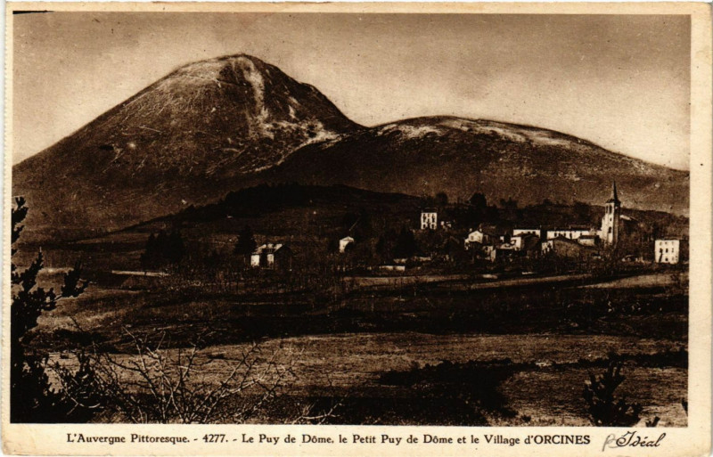 Carte postale ancienne L'Auvergne Pittoresque Orcines Le Puy de Dme le Petit Puy à Orcines