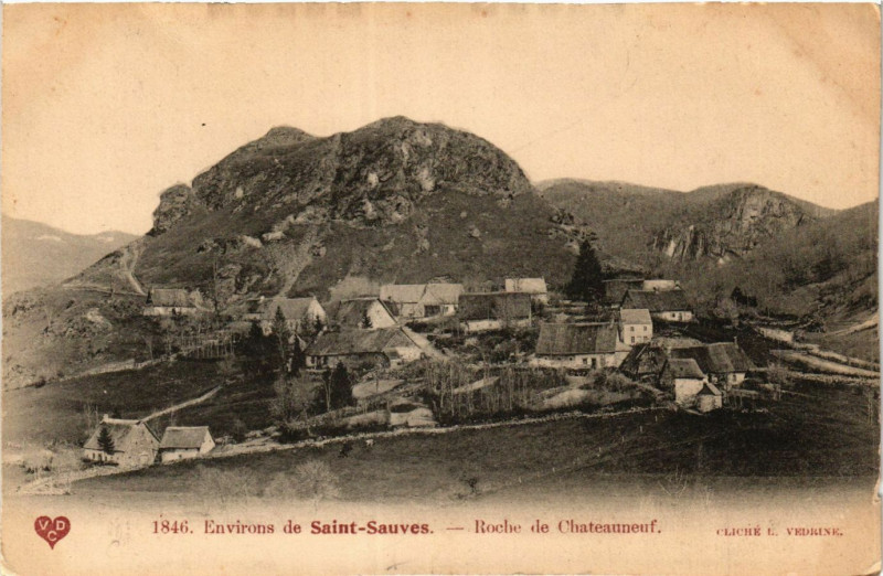 Carte postale ancienne Env. de Saint-Sauves Roche de Chateauneuf