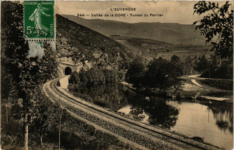 Carte postale ancienne Auvergne Vallée de la Dore Tunner du Perrier à Perrier