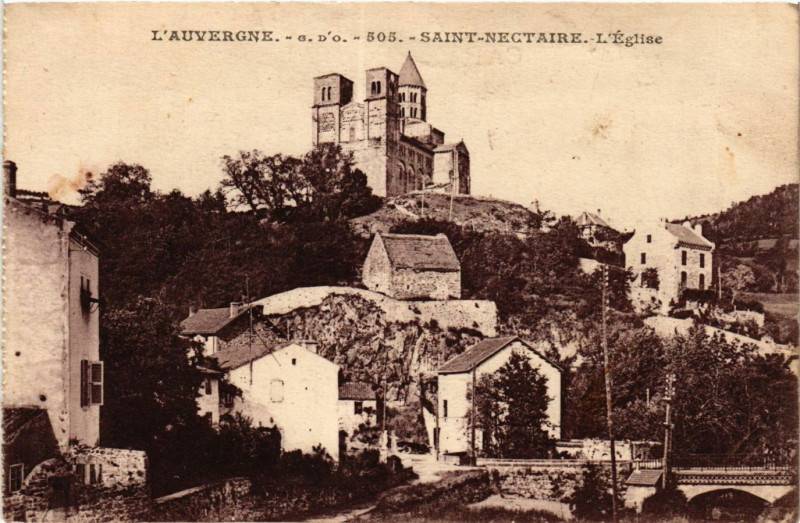 Carte postale ancienne Auvergne Saint-Nectaire L'Eglise à Saint-Nectaire