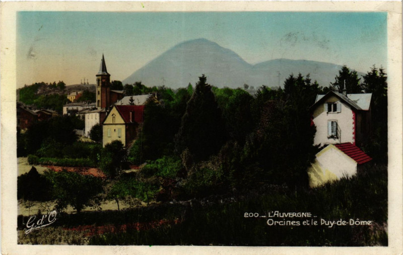 Carte postale ancienne Auvergne Orcines et le Puy-de-Dome à Orcines