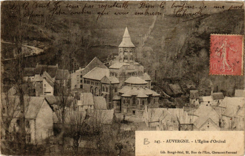 Carte postale ancienne Auvergne Eglise d'Orcival à Orcival