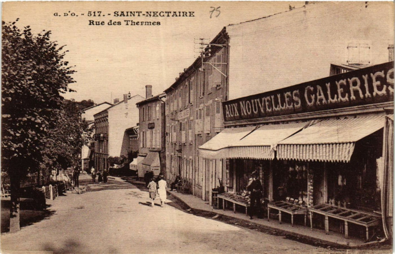 Carte postale ancienne Saint-Nectaire Rue des THERMes à Saint-Nectaire