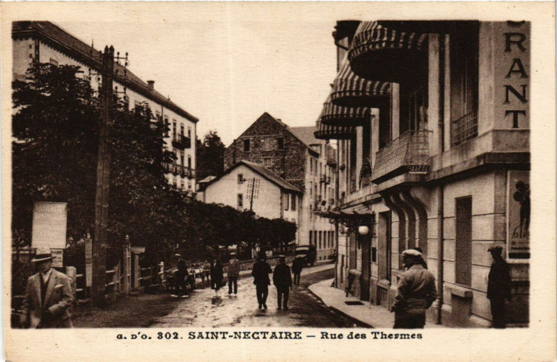 Carte postale ancienne Saint-Nectaire Rue des THERMes à Saint-Nectaire