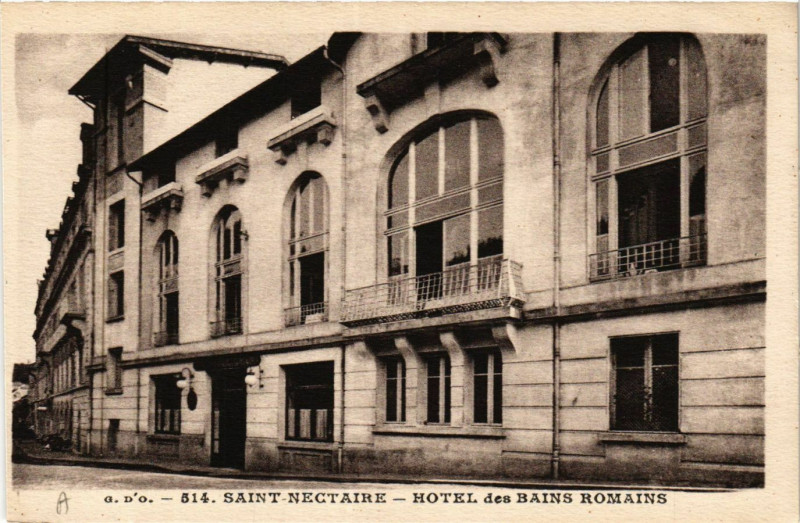 Carte postale ancienne Saint-Nectaire Hotel des Bains Romains à Saint-Nectaire