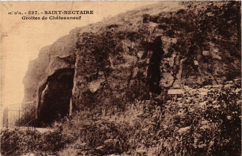 Carte postale ancienne Saint-Nectaire Grottes de Chateauneuf à Saint-Nectaire