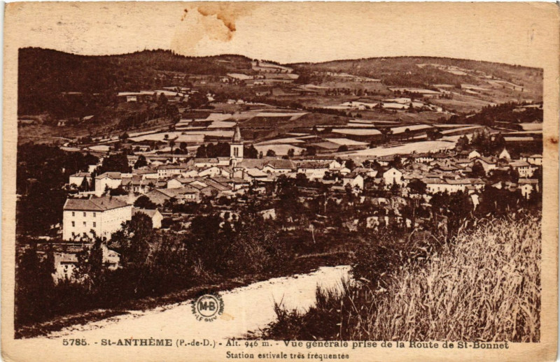 Carte postale ancienne Saint-Antheme vue générale prise de la Route de Saint-Bonnet à Ris