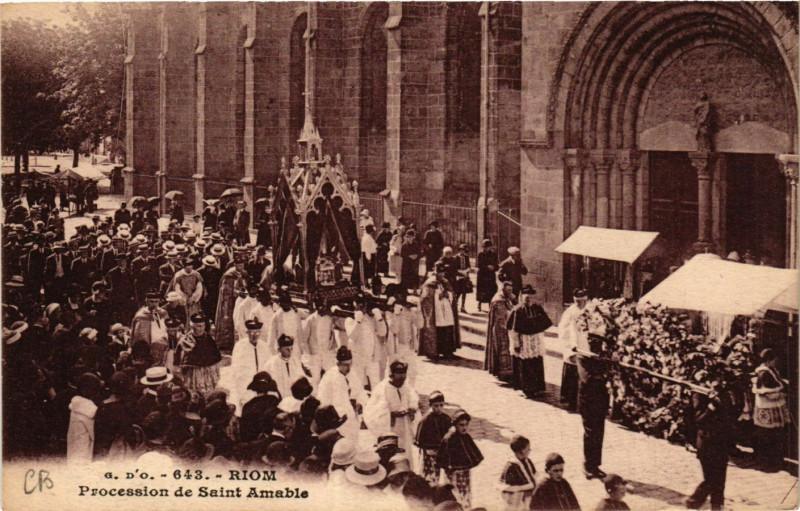 Carte postale ancienne Riom Procession de St-Amable à Riom