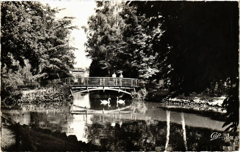 Carte postale ancienne Riom Le Parc à Riom