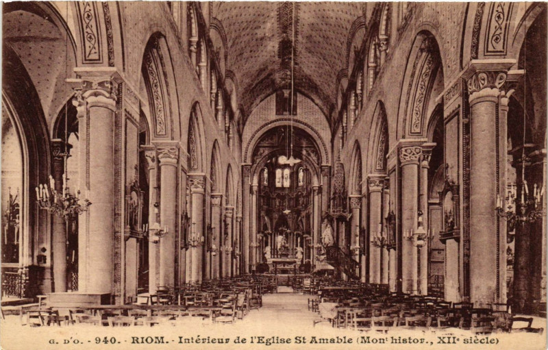 Carte postale ancienne Riom Interieur de l'Eglise à Riom