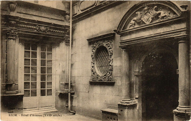 Carte postale ancienne Riom Hotel d'Arnoux à Riom