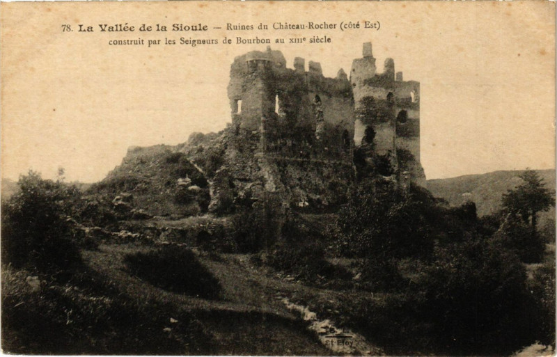 Carte postale ancienne La Vallée de la Sioule Ruines du Chateau-ROCHer