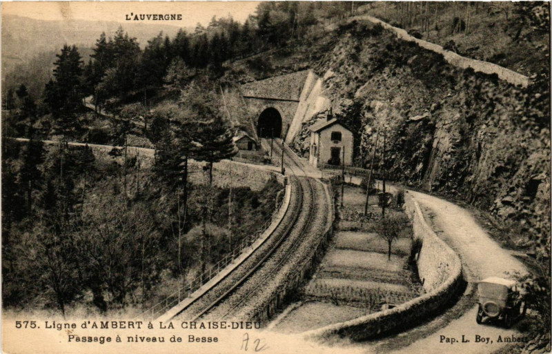 Carte postale ancienne Ligne. Passage a niveau de Besse