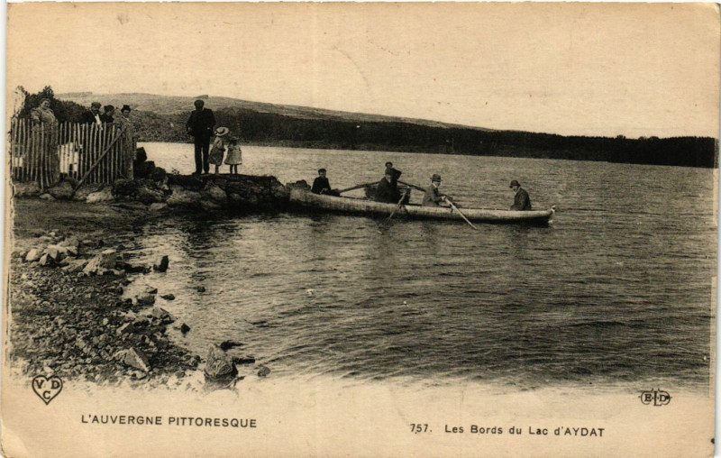 Carte postale ancienne Les Bords du Lac d'Aydat à Aydat