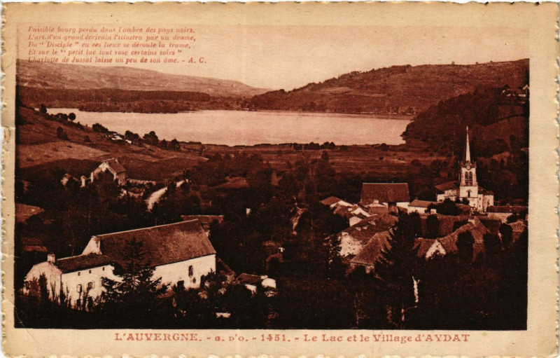 Carte postale ancienne Le Lac et le Village d'Aydat ` à Aydat