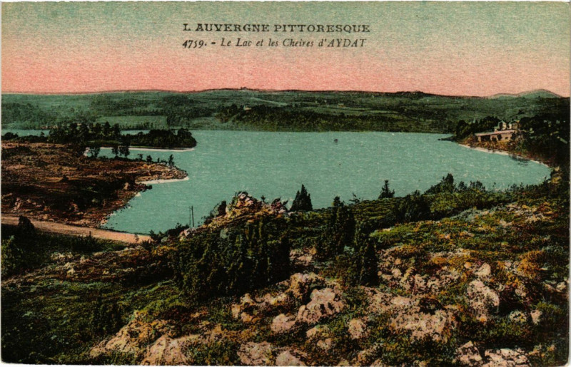 Carte postale ancienne Le Lac et le s Cheires d'Aydat à Aydat