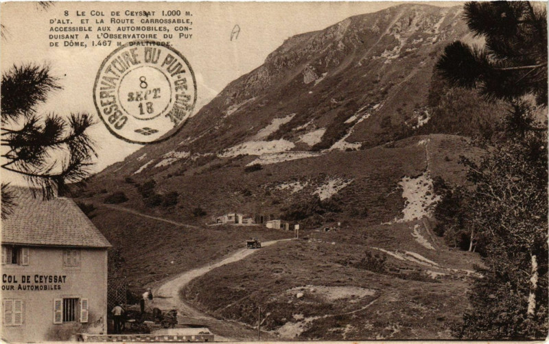 Carte postale ancienne Le Col de Ceyssat et la route dCarrossable à Ceyssat
