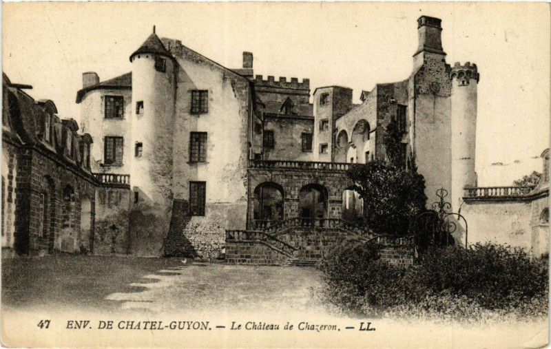 Carte postale ancienne Le Chateau de Chazeron