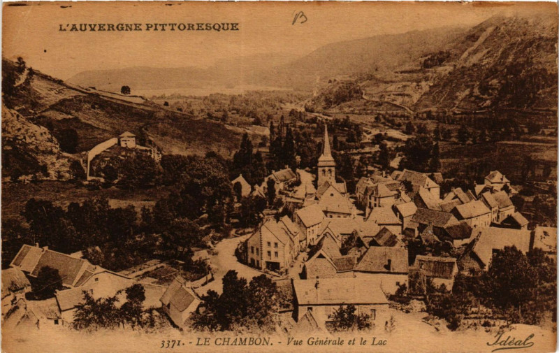 Carte postale ancienne Le Chambon Vue générale et Lac