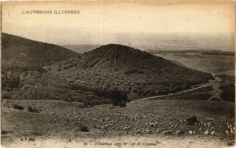 Carte postale ancienne L'Auvergne Illustré Paturage vers le Cole de Ceyssat à Ceyssat