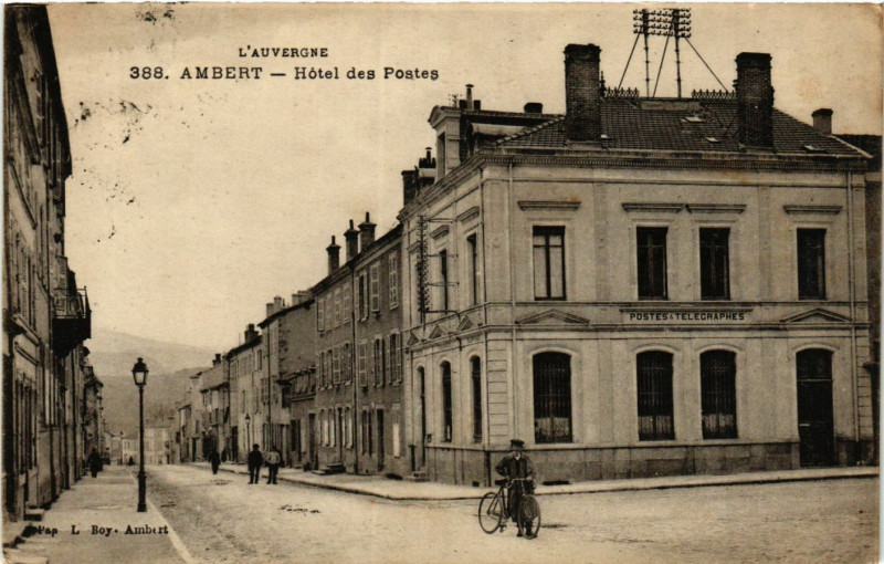 Carte postale ancienne L'Auvergne Ambert Hotel des Postes à Ambert