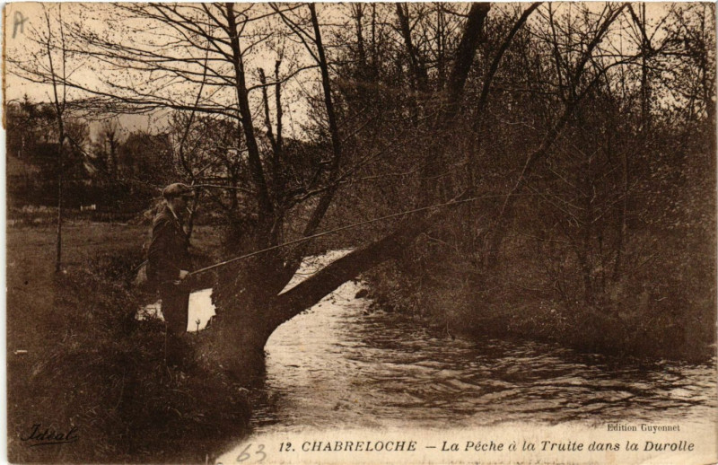 Carte postale ancienne Chabreloche La Peche a la Truite dans la Durolle à Chabreloche