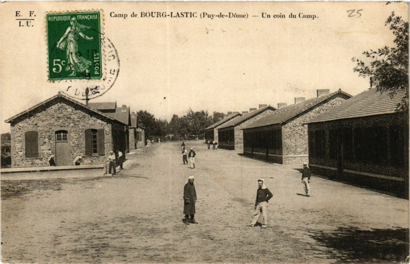 Carte postale ancienne Camp de Bourg-Lastic Un coin du Camp à Bourg-Lastic