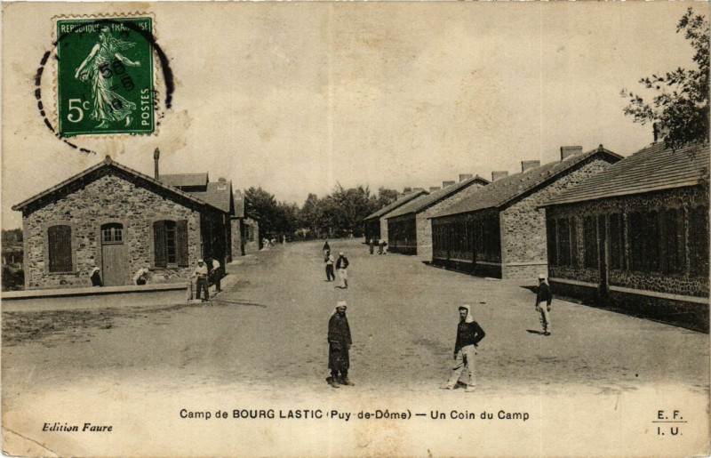 Carte postale ancienne Camp de Bourg-Lastic Un coin du Camp à Bourg-Lastic
