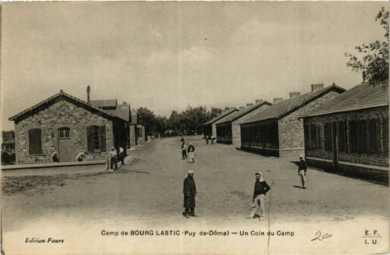 Carte postale ancienne Camp de Bourg-Lastic Un coin du Camp à Bourg-Lastic