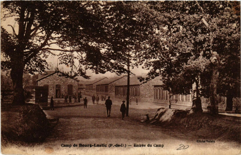Carte postale ancienne Camp de Bourg-Lastic Entrée du Camp à Bourg-Lastic