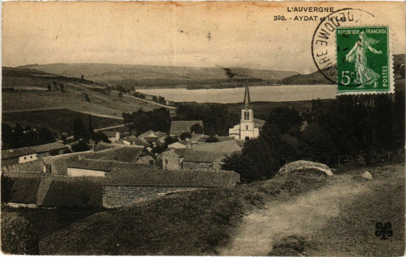 Carte postale ancienne Aydat et le Lac à Aydat